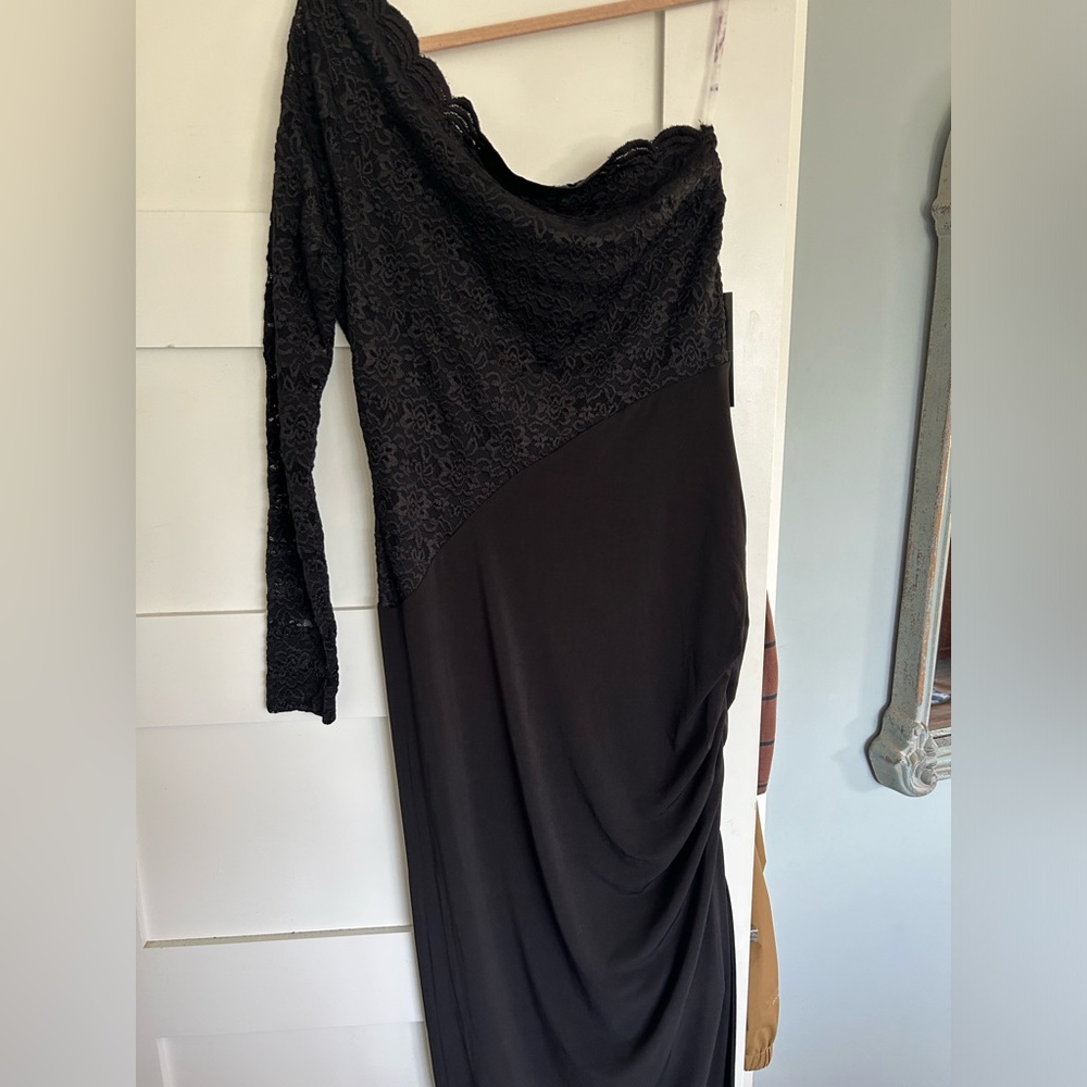 Venus one arm gown